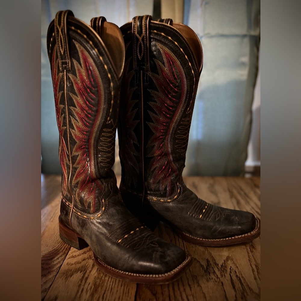 Beautiful western cowgirl boots. All leather. Black/grey size 6